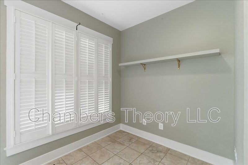 2735 Linden Ln - Photo 7 of 45