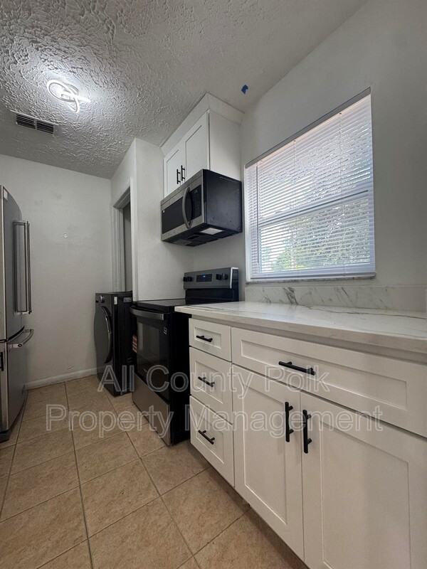 3020 Galaxy Ln - Photo 6 of 15