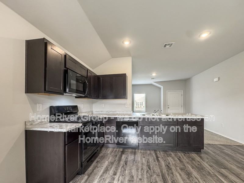 9613 Laredo Ln - Photo 3 of 24