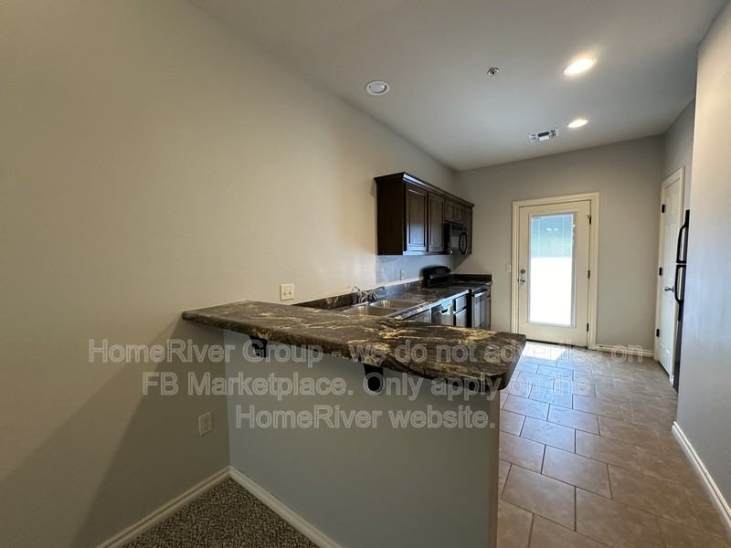 1006 Sw 92nd St - Photo 5 of 16