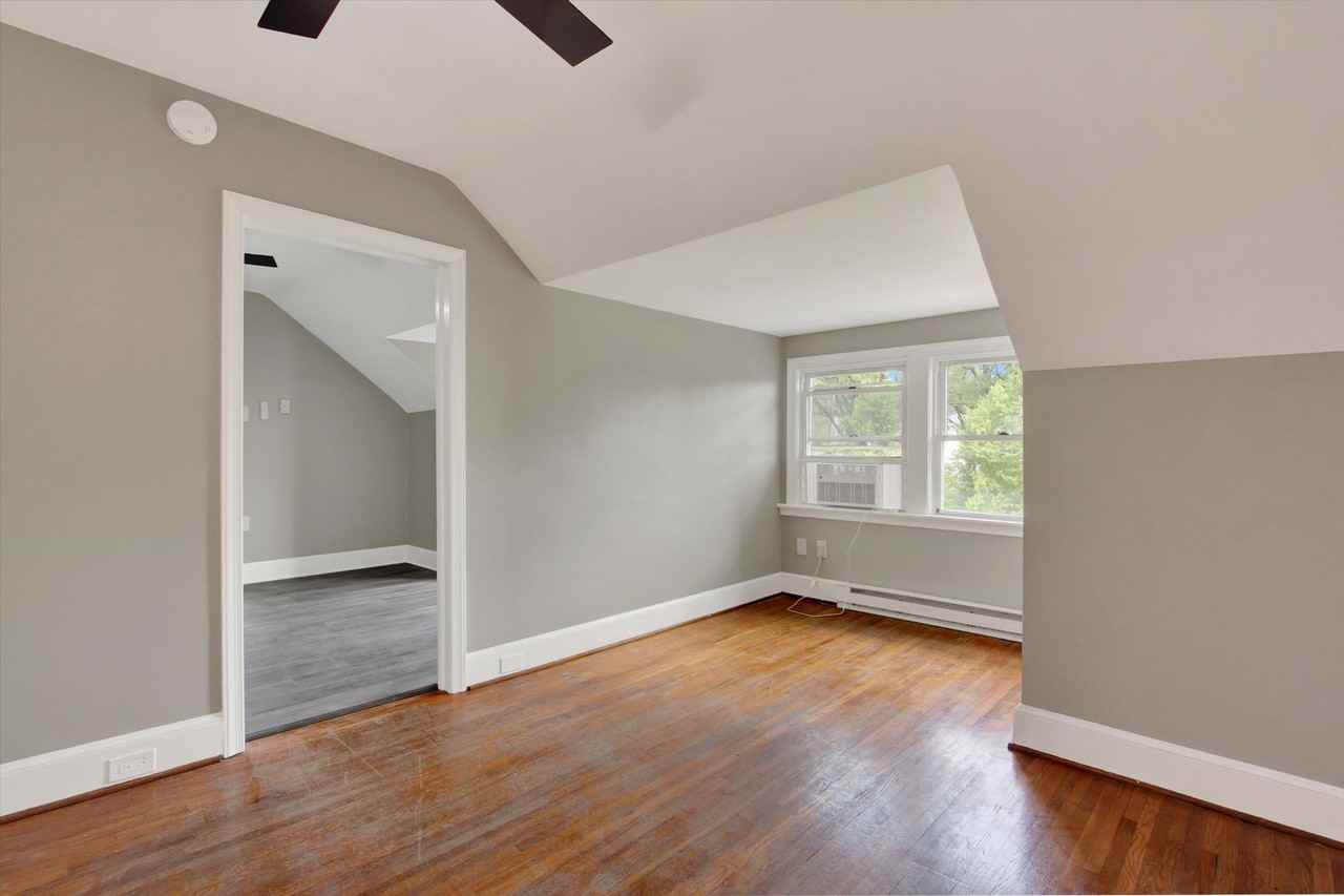 715 Oak Hill Ave #3N - Photo 5 of 18
