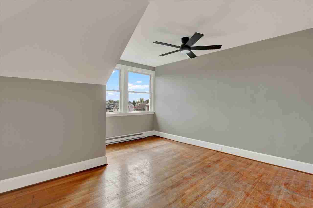 715 Oak Hill Ave #3N - Photo 7 of 18