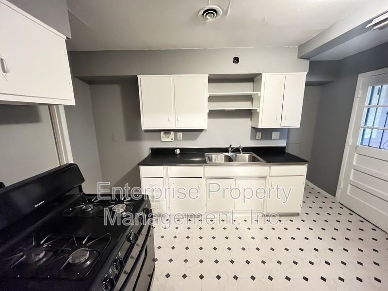 829 Alida Ave - Photo 3 of 11