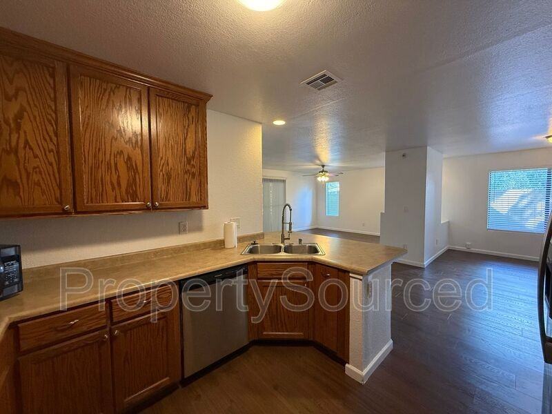 1633 Porter Way - Photo 7 of 33