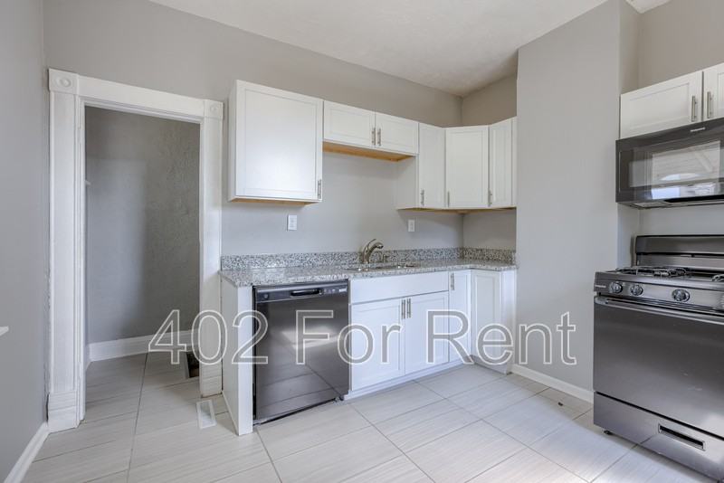 1240 S 15th St - Photo 4 of 25