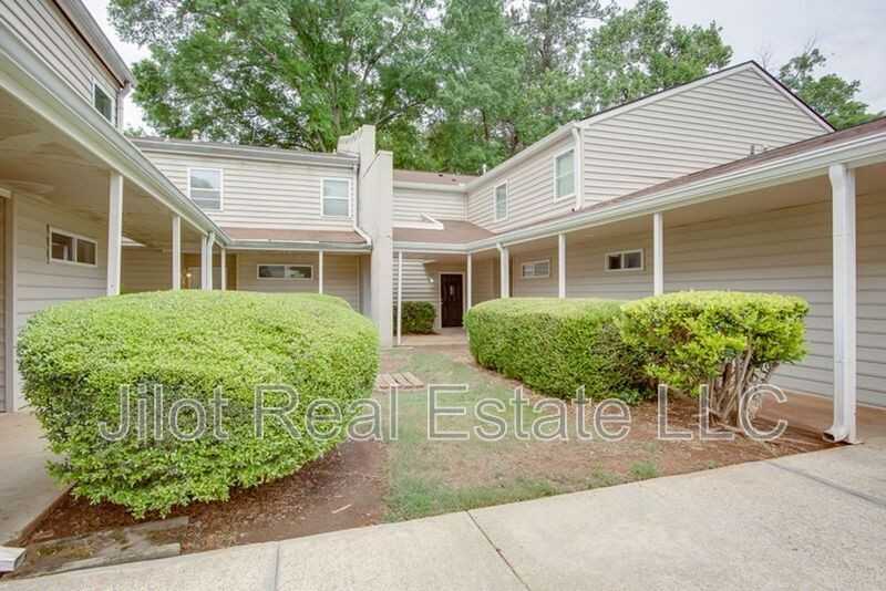 2015 Oak Park Ln