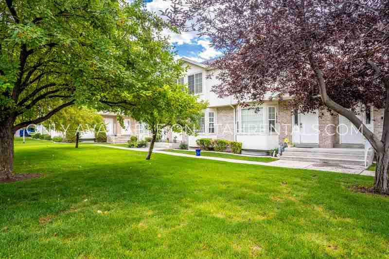 1478 E St - Photo 2 of 19