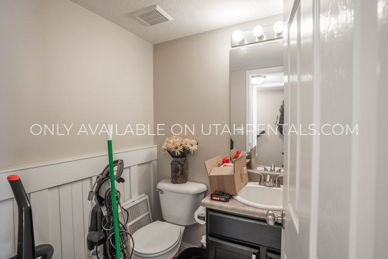 1478 E St - Photo 7 of 19