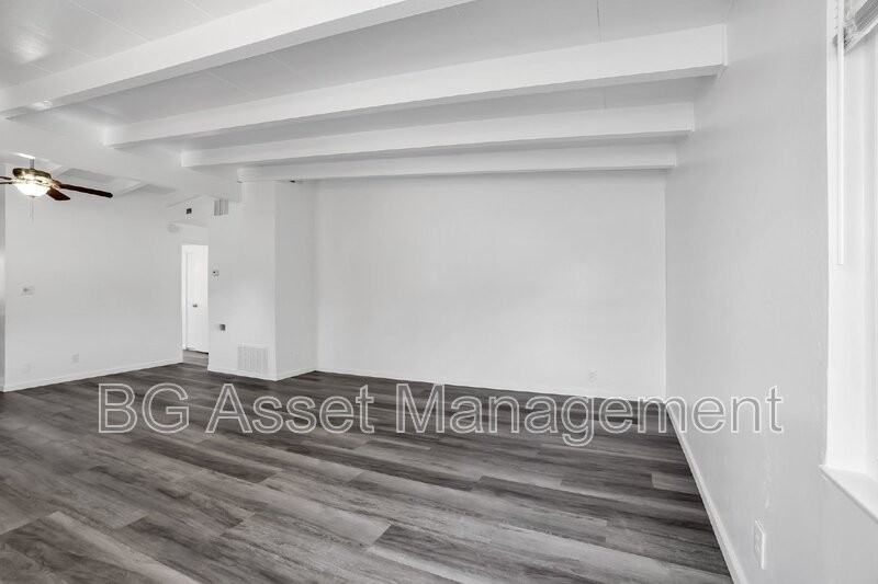 1588 Ridgecrest Rd - Photo 3 of 20