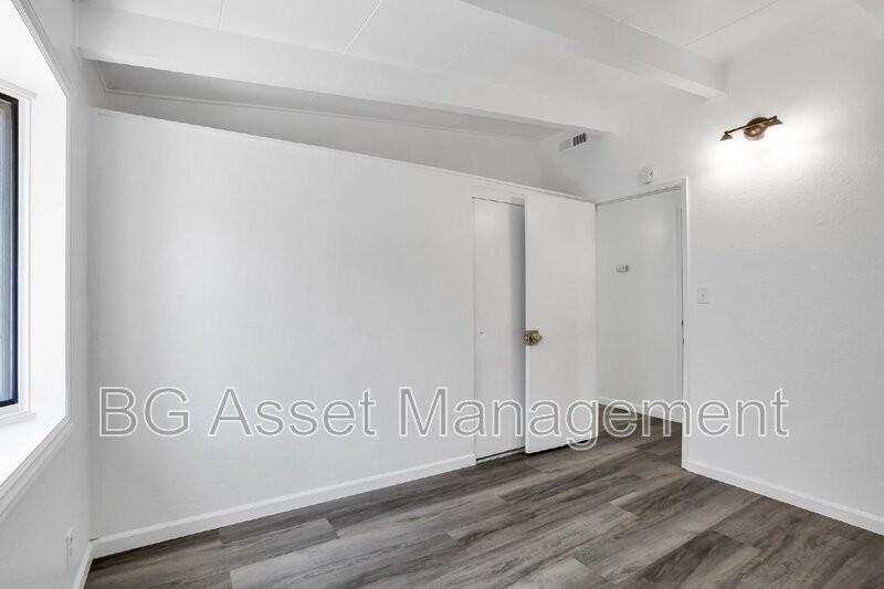 1588 Ridgecrest Rd - Photo 4 of 20