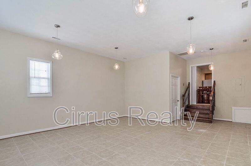 1126 44th St - Photo 3 of 18