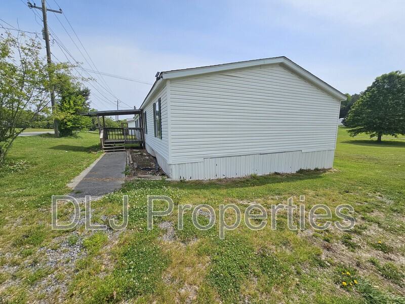 1376 Providence Rd - Photo 2 of 15
