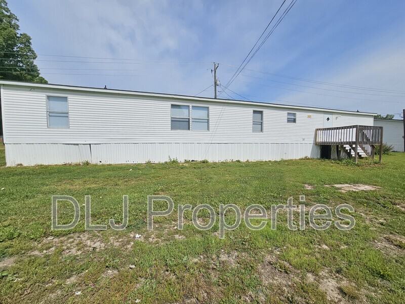 1376 Providence Rd - Photo 3 of 15
