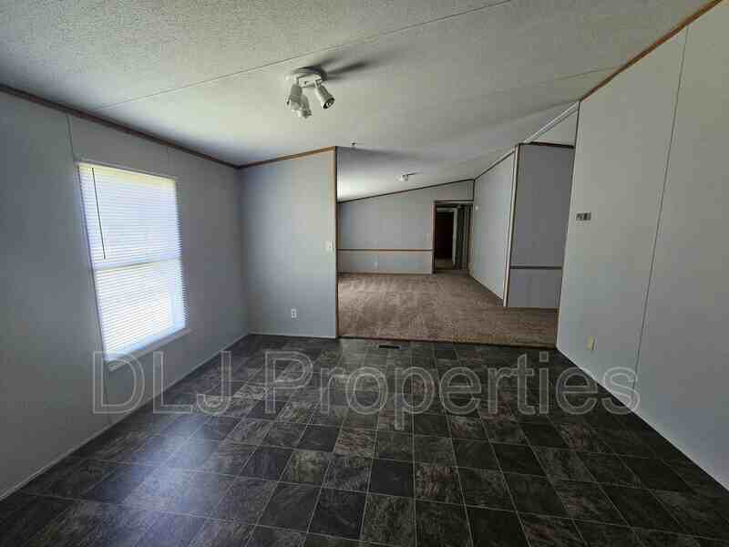 1376 Providence Rd - Photo 5 of 15