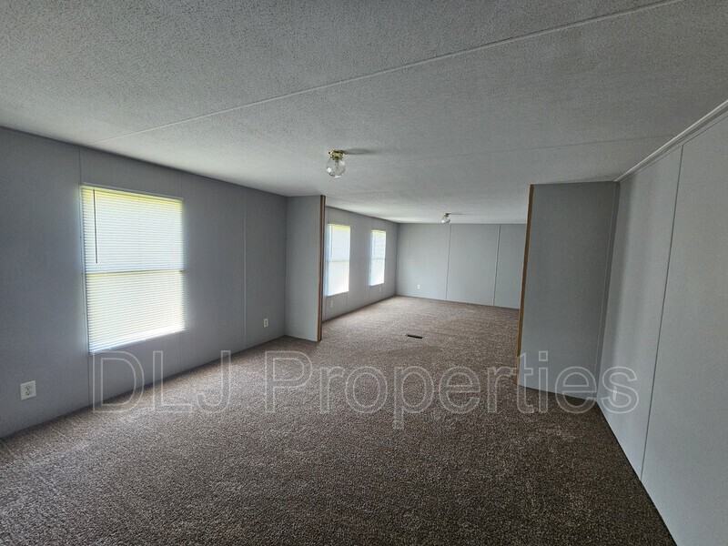 1376 Providence Rd - Photo 6 of 15