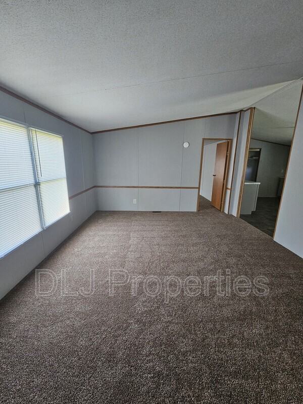 1376 Providence Rd - Photo 7 of 15