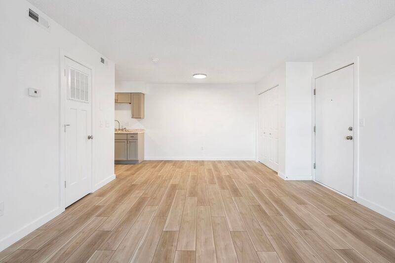 3111 W Greenwood St #10 - Photo 4 of 20
