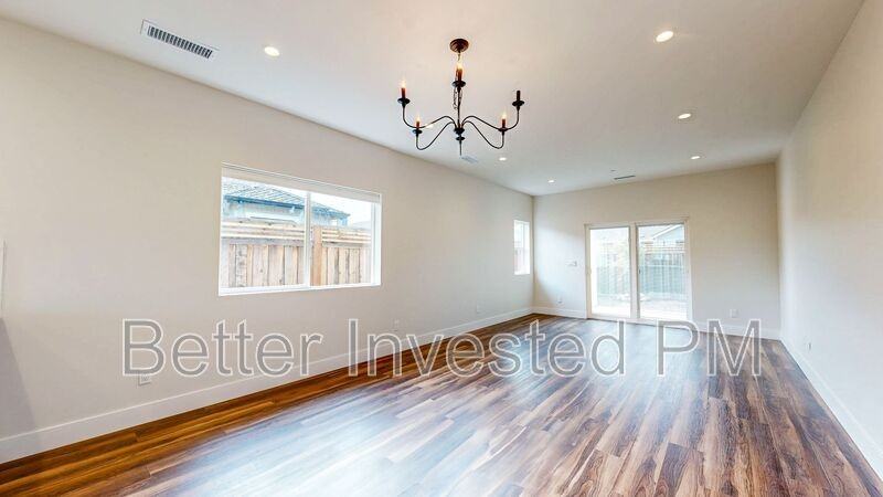 4565 Brighton Dr - Photo 2 of 19