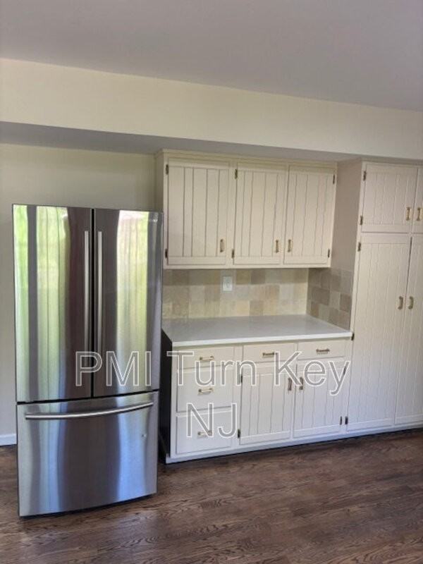 127 Stockton Ave - Photo 6 of 40