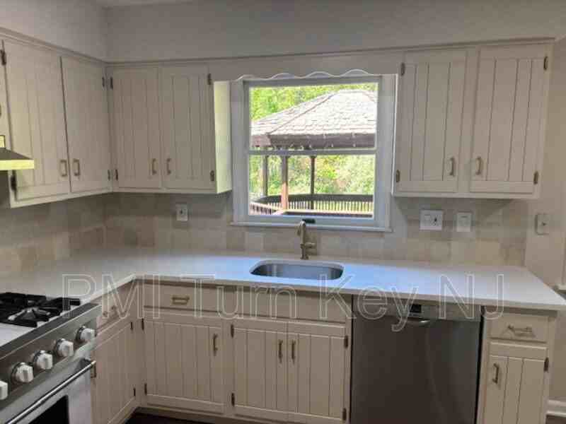 127 Stockton Ave - Photo 7 of 40
