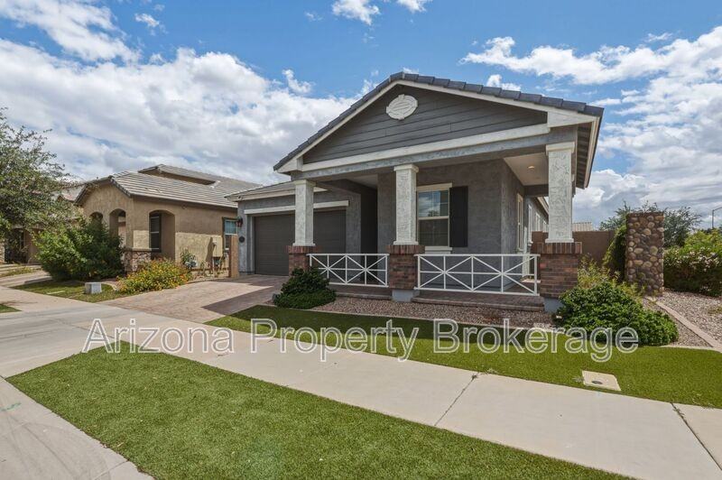 2747 S Wildrose