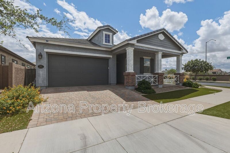 2747 S Wildrose - Photo 3 of 39