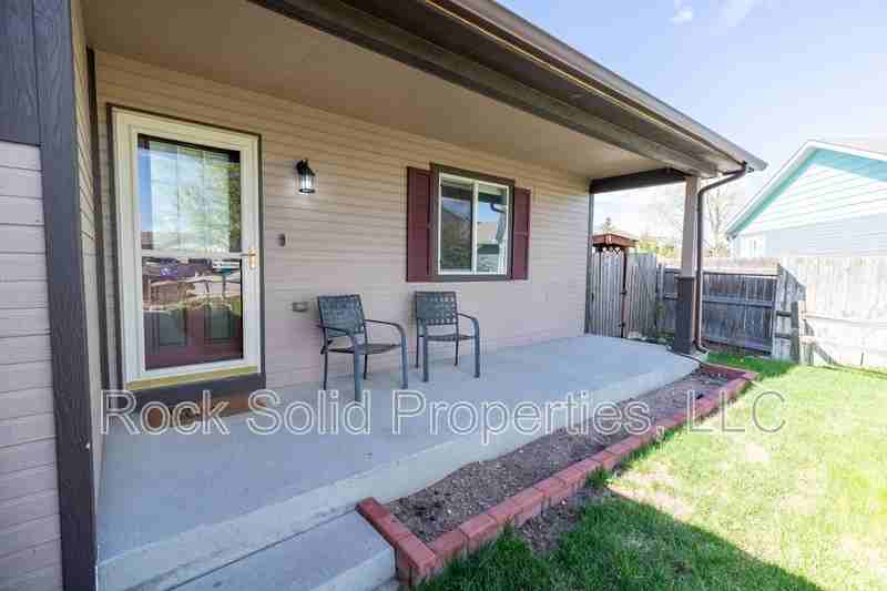 1113 Banjo Ct - Photo 4 of 44