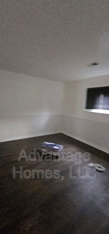 711 N 70th St #B - Photo 3 of 14