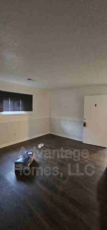 711 N 70th St #B - Photo 7 of 14