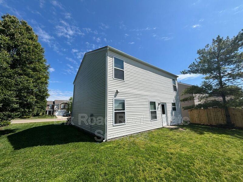 917 Centennial St - Photo 5 of 31