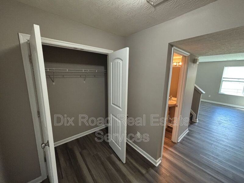 917 Centennial St - Photo 7 of 31