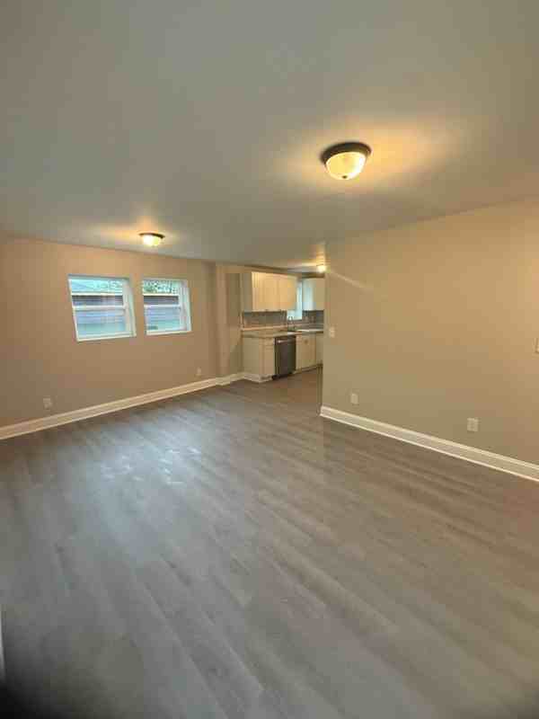 1300 Windsor Ave - Photo 2 of 8