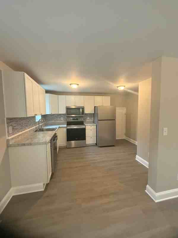1300 Windsor Ave - Photo 3 of 8