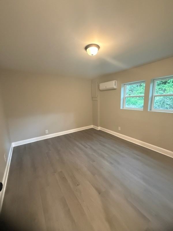 1300 Windsor Ave - Photo 4 of 8