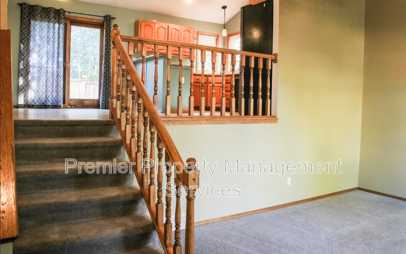 521 Pyramid Pl - Photo 2 of 10