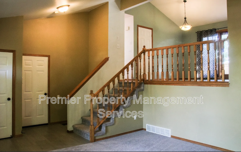 521 Pyramid Pl - Photo 3 of 10