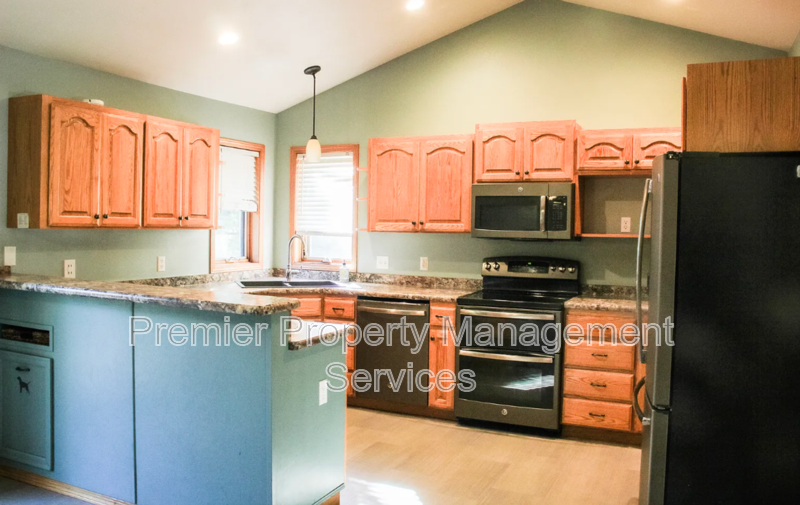521 Pyramid Pl - Photo 4 of 10