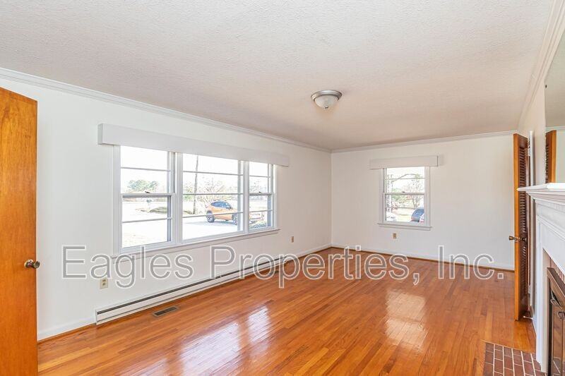 1614U Shaw Ave - Photo 2 of 27