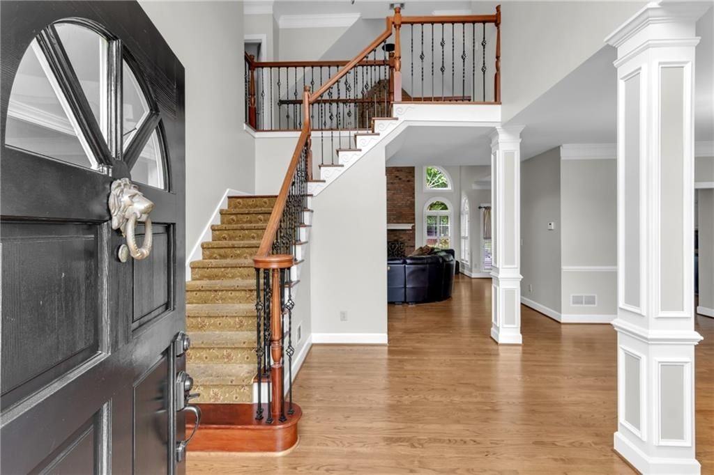 1085 Castle Pointe Ln - Photo 2 of 34