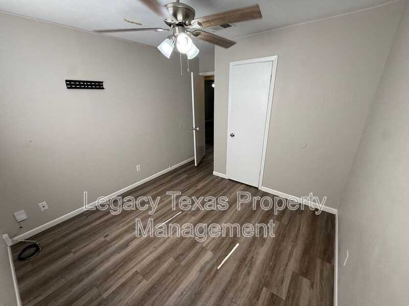 1507 Mcanear St - Photo 6 of 11