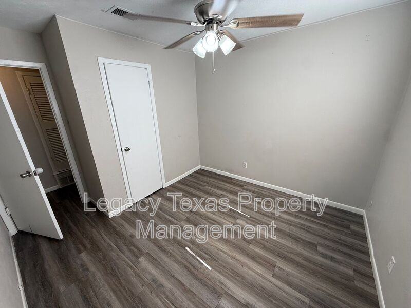 1507 Mcanear St - Photo 7 of 11