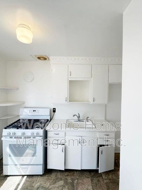 24074 Park St - Photo 3 of 7