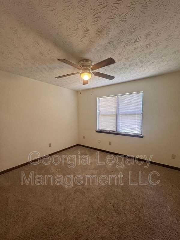 1122 Sweetwater Cir #1122 - Photo 4 of 11