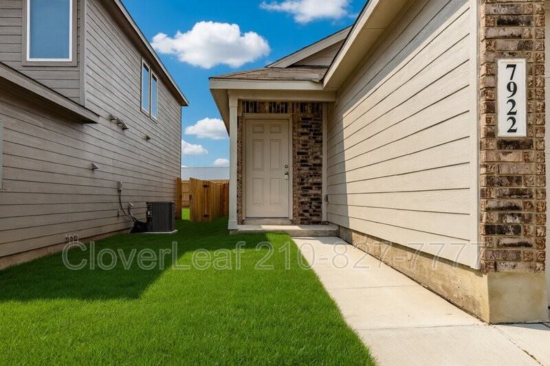 7922 Biggio Ln - Photo 4 of 33