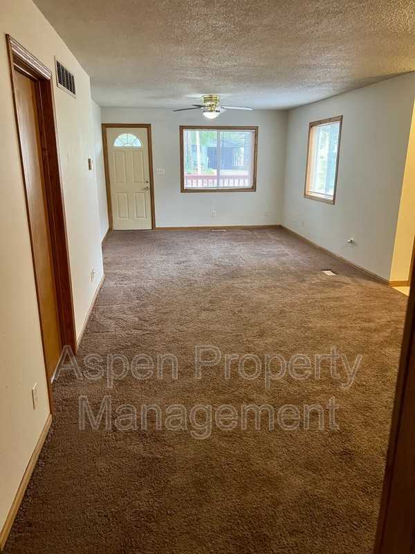 917 S 3rd St - Photo 2 of 8