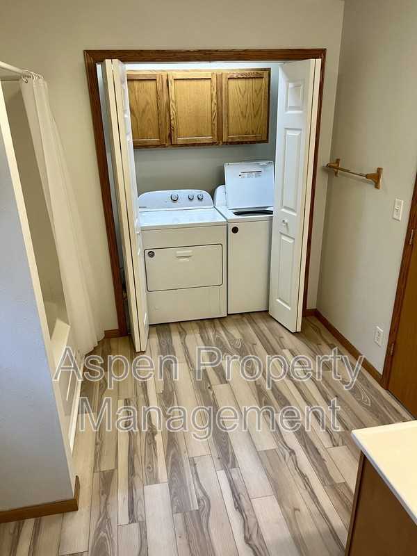 917 S 3rd St - Photo 6 of 8