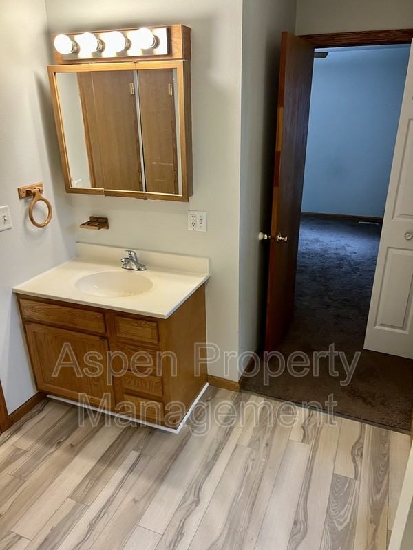 917 S 3rd St - Photo 7 of 8