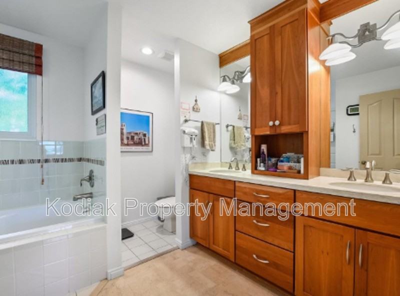 1051 E Ave - Photo 3 of 10