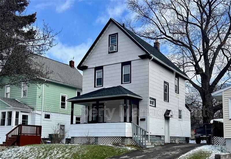 8 Mitchell St