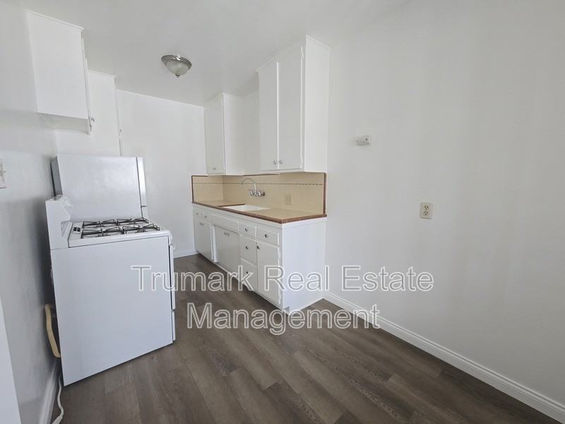 103 S Roosevelt Ave #9 - Photo 2 of 8